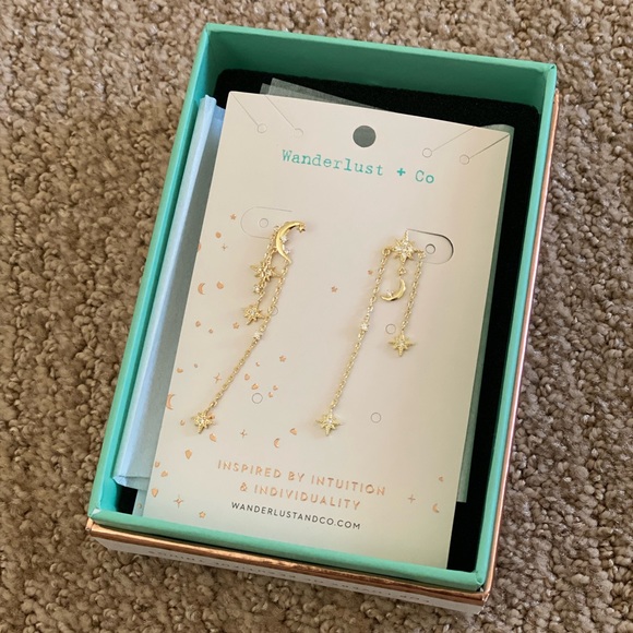 Sophisticated asymmetrical earrings with star and moon pendants - Picture 3 of 4